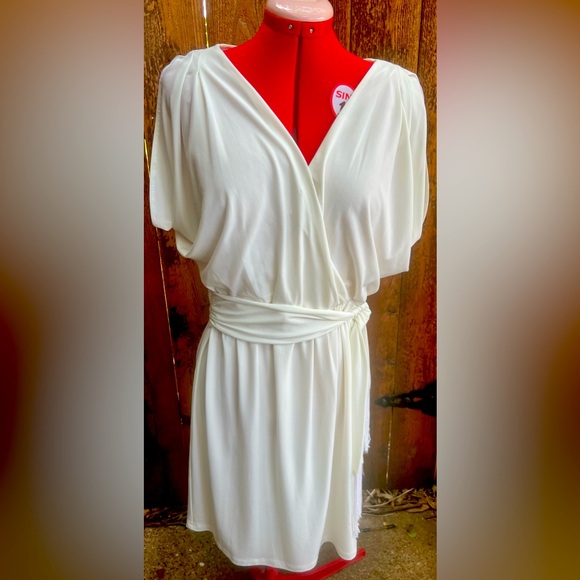 Elegant London Times plunge neckline White Dress - Picture 1 of 8